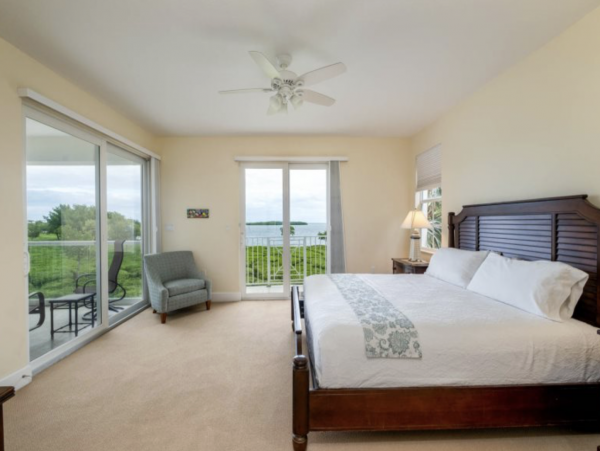 Four Bedroom Oceanfront Vacation Condo in Key Largo Sleeps 8
